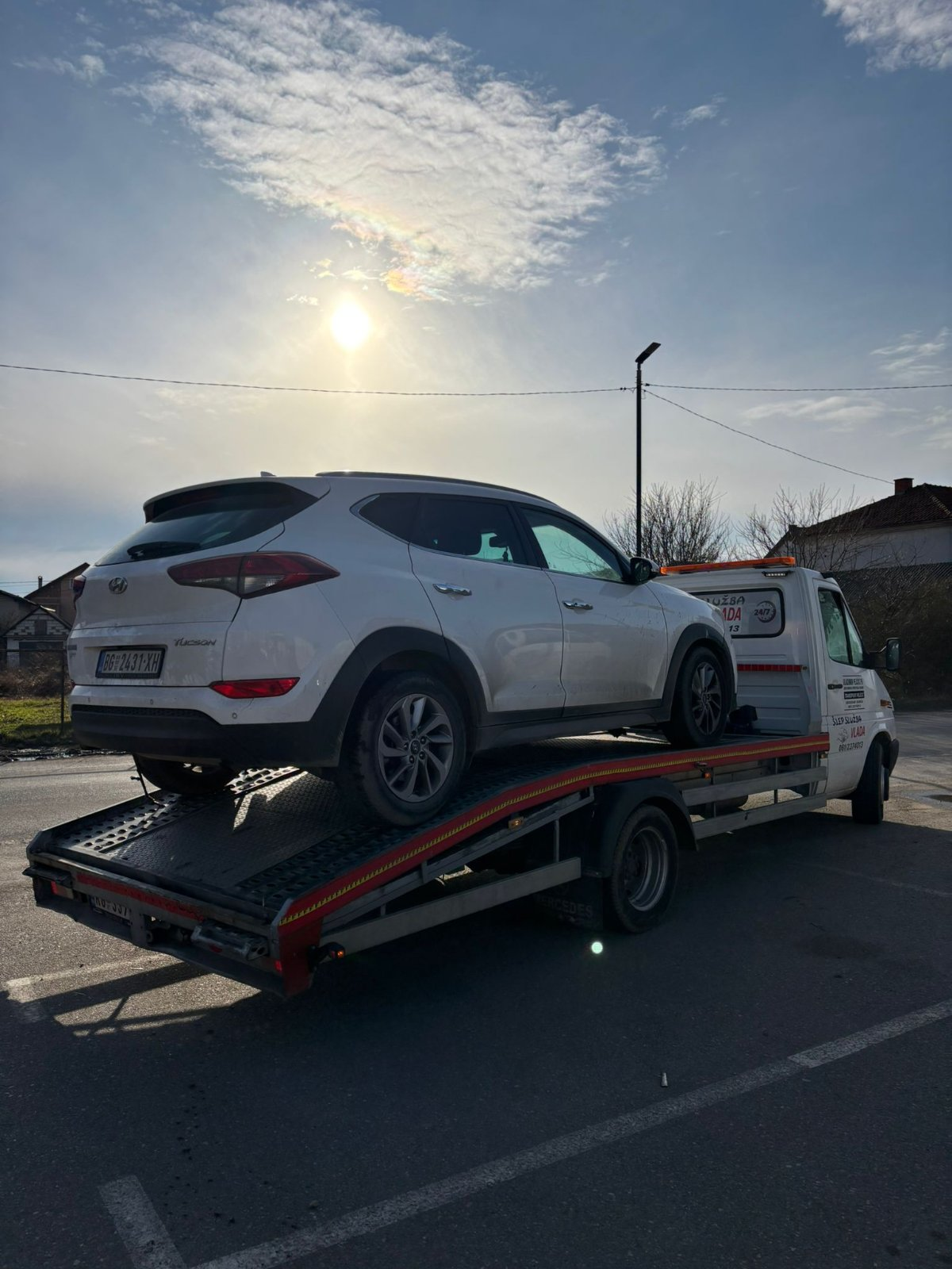 Šlep vozilo - prevoz automobila pri zalasku sunca